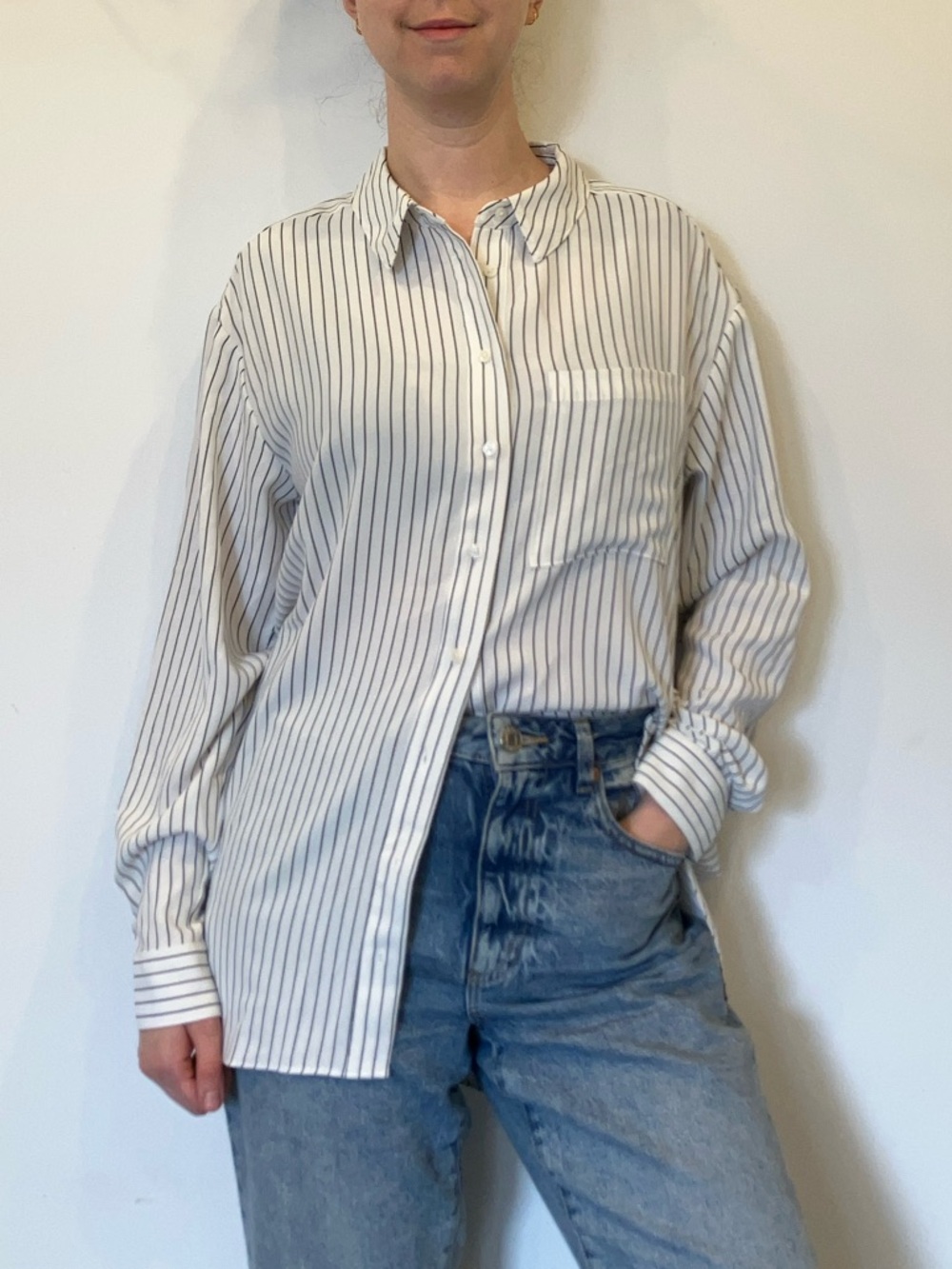 Reitmans White Button-Down Shirt with black Pinstripes in size medium